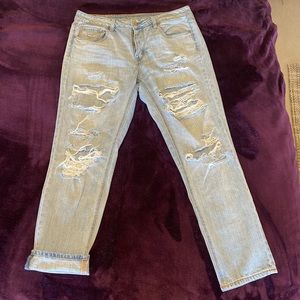 Light wash boyfriend jean